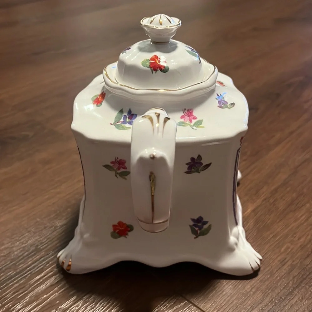 Vintage Crown Dorset Tea Pot Carriage Style Staffordshire England African Violet - Picture 4 of 10